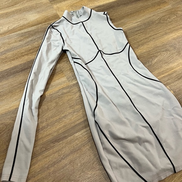Sexy One Sleeved Body-con Stitch Dress - Picture 5 of 9